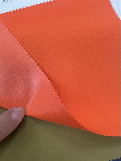 GZ-JT 66005-5#  成分：表面100%T  幅寬：142±2.5cm   透明膜  克重：120g/㎡ 正面照